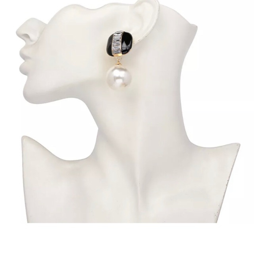 Beautiful Faux White Pearls GREEN Enamel Earrings